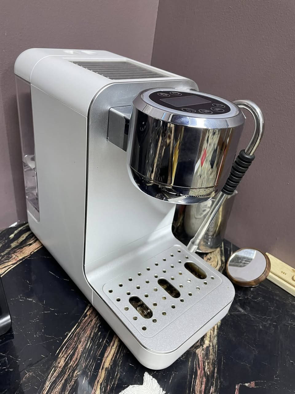 للبيع مكينة قهوه DAMA DCM 200 نظيفه كلش استخدام قليل جدا
مكينة ايطاليه ممتازه جدا و معروفه 
* ضغط 20 بار 
* تبخير احترافي 
* تسخين الماء ب اقل من دقيقه
* بورتافلتر احترافي 58 شفرتين
* كل اغراضها موجوده كامله


**إذا كنت صاحب هذا الإعلان وتريد حذفه لأي سبب، رجاءا أرسل رسالة إلى الدعم الفني**
