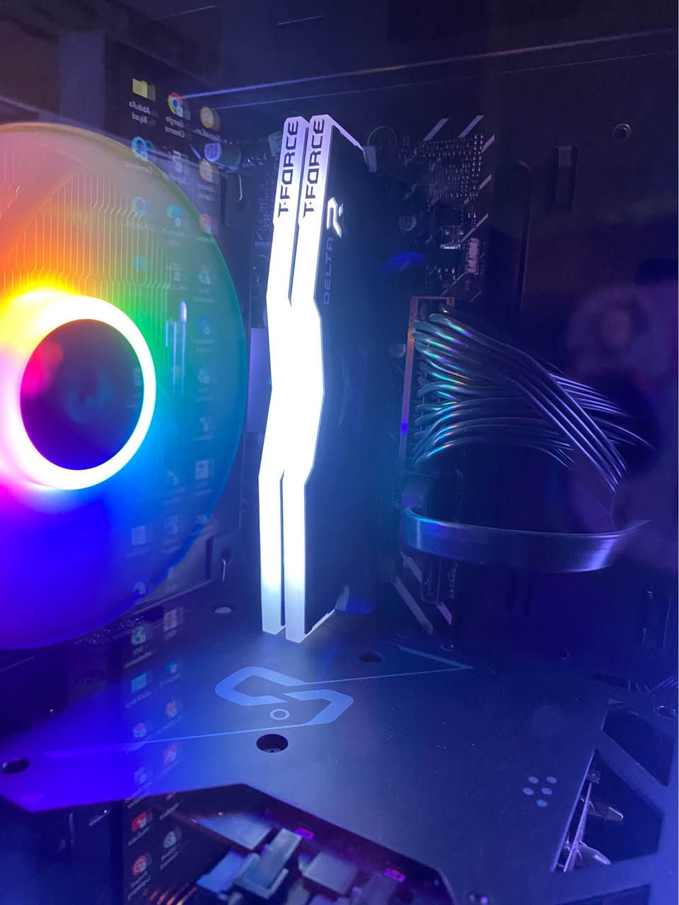 سلام عليكم 
كت رامات للبيع
T-Force RGB 16G 8*2 3600hz 
كارتونه موجوده
استخدام قليل وانطي ضمان 5 اشهر 
السعر 160 الف
مكاني بغداد الشعب
*********** الفارس, صلاح الدين
