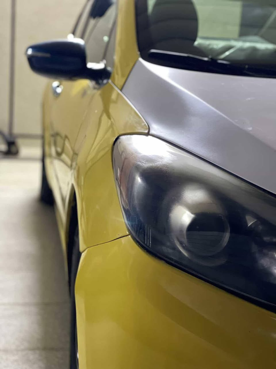 سلام عليكم
كيا فورتي موديل 2014 
السياره نص فول
 تحكمات ستيرن 
و مري شفط 
و اشاير بل مري 
وتدفئه وتبريد فقط نقص غاز  بيها
.كير مشدود مال حاويه وعل ضمان محرك نضام طاحونه خير من الله السياره لكن عوزها طوبات  جهه  اليسار بسبب الرفع الزائد للسياره من بدلت الكير طكن الصدر جديد بل كامل من المشط للدبل  للباقي قبل شهرين بدلته  وعوزها مجاول لان بدايه خربطه بيهه ما فاحصها تخمين فقط 
 تصليحات وبدل جاملغ اليسار و بنيد ودعامية بيهه لحيم شاصي طاك من جهه  الباتري بسبب الحادث لكن شي كلش بسيط 
الباقي كله رقم واحد فقط جاملغ ايمن مفتوح راجع عل بارد  مثل ما وضحه  بل صور
 وحادثها مقارب للصوره الموجوده 

ؤكلشي بل سياره كتبته رجائا اليتصل لا يكول شبيهه مابيها البيها كدامك
 كتابه وصوره 
السيارة بسمي المالك الشرعي الها 
هيئه مطلوبه 9 الاف وغرامه 200 الف 
العنوان مدينة الصدر 
السعر 95 وقابل للتفاوض ان شاء الله
الرقم ***********
