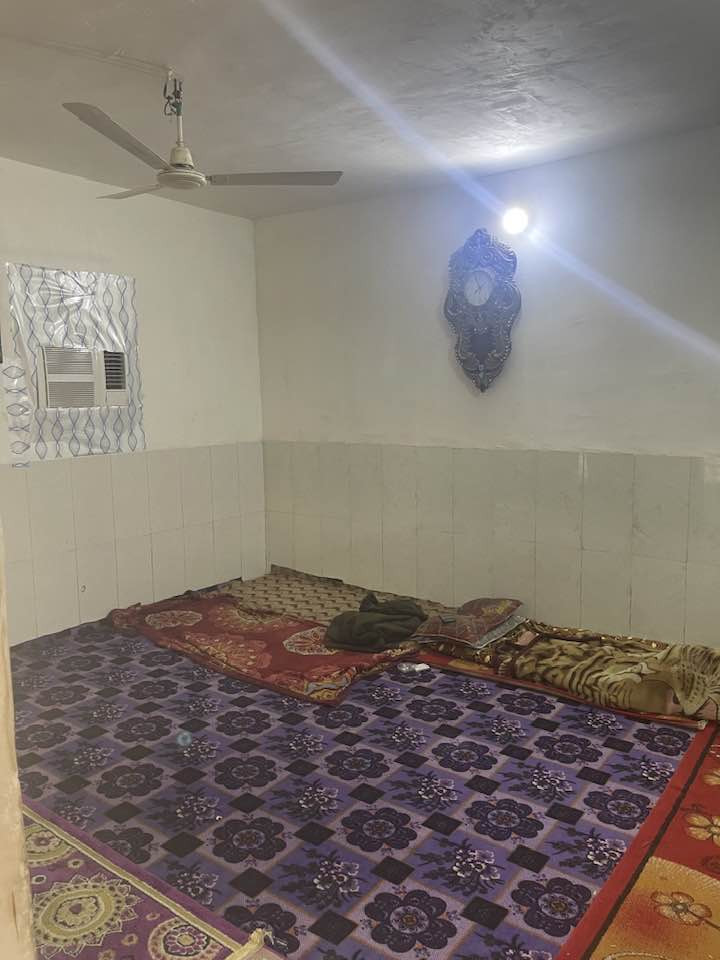 يالله بيت للبيع المساحه100متر بناء بلوك وذابوك سقف صب العنوان طويريج الرشيده قرب السيطره السعر 36الاتصال ع الرقم ***********
