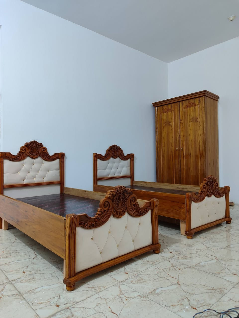 محل نجاره الود
عمل بواب خشب صاج 5مليم شغل تزكام
عنوان ميسان محموديه قرب مجمع سفير كهربائي 
شارع مشاتل ***********
