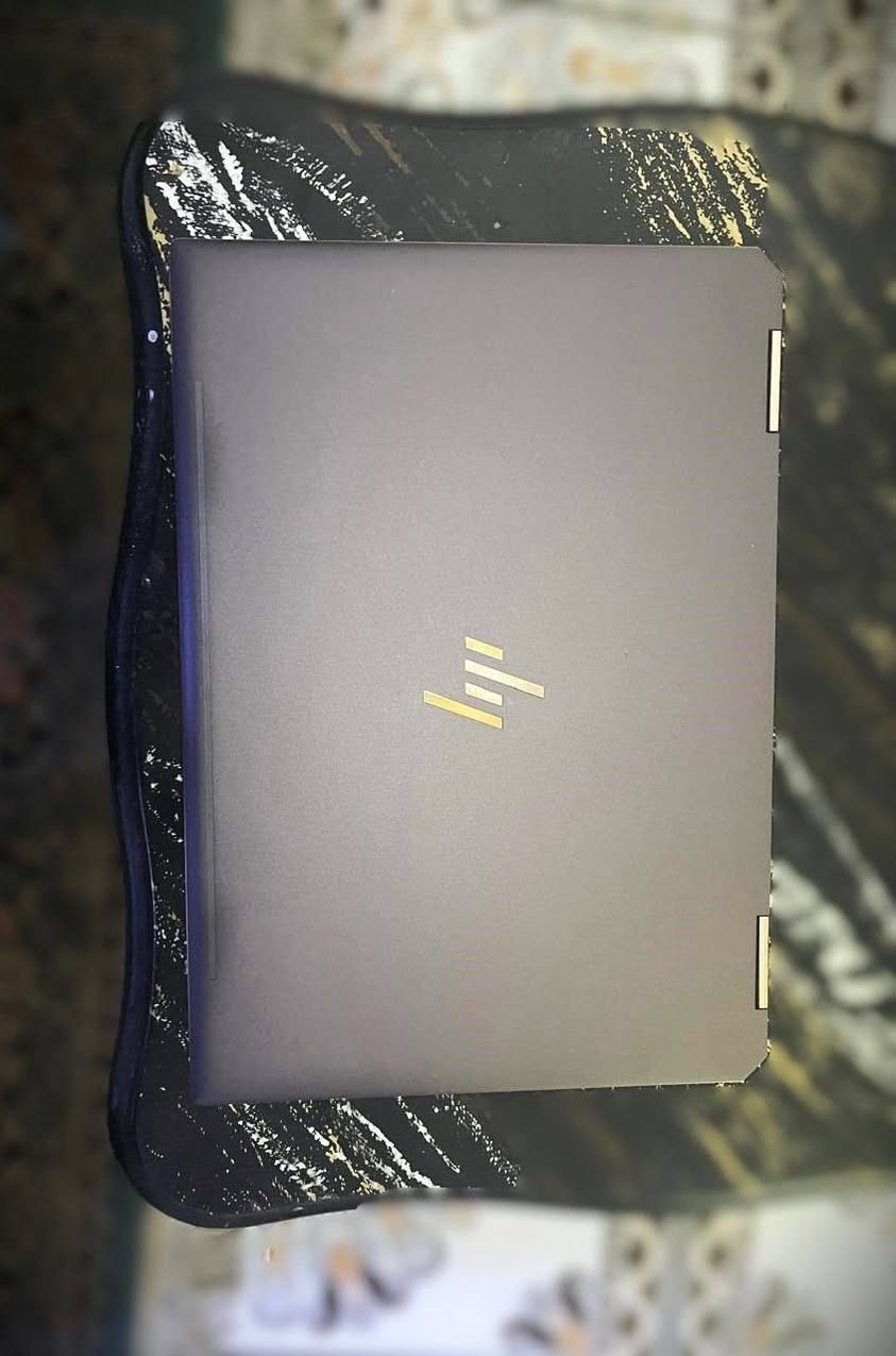 سلام عليك للبيع لابتوب HP Spectre x360، استخدام سنة وحدة بس، نظيف جدًا وجديد.
الجهاز يشتغل لابتوب وتابلت (360 درجة).

المواصفات:

Intel Core i7 جيل 8

RAM 16GB

SSD 512GB

شاشة 13.3 إنج 4K لمس 60 فريم
مع قلم 
Intel 620 UHD Graphics

بصمة

كاميرا IR

صوت Bang & Olufsen

منافذ USB-C Thunderbolt + USB-A

Windows 10

الجهاز ما بي أي مشاكل، جاهز للاستخدام.

📍 الموقع: البياع
📞 الهاتف: ***********
💰السعر:600
