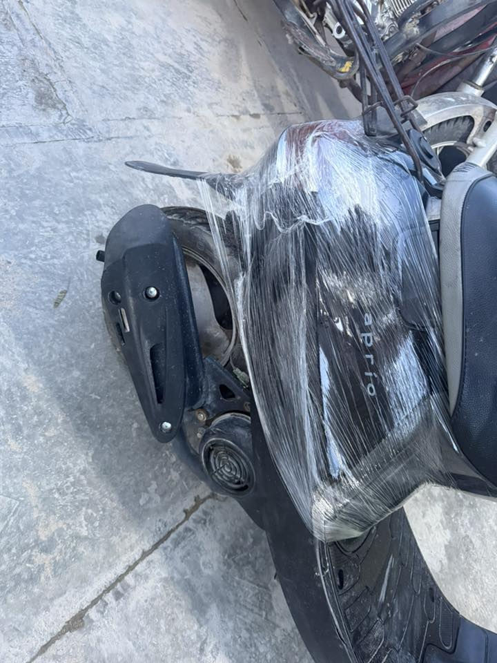 بطة للبيع شلعه و اللايت شغال و العداد شغال نضيفه الدراجه و شوف العين
*********** حي الحر
