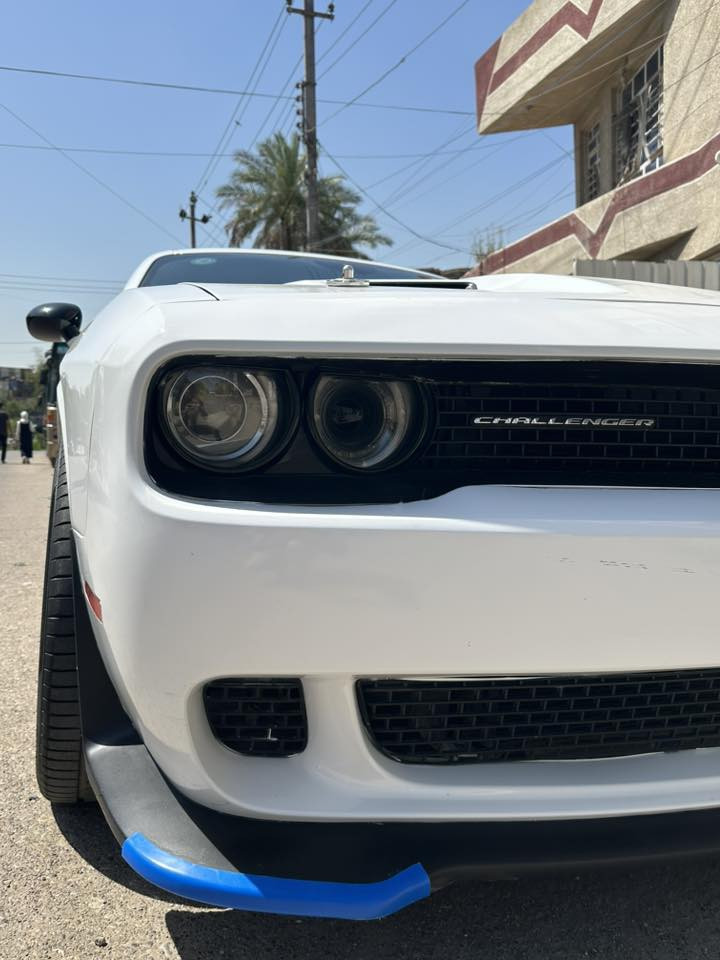 【 Dodge Challenger SXT 】

الموديل : [ 2019 ]

المحرك : [ V6 / 3.6 ]  

الگير : [ أوتوماتيك ]  

الممشى : [ 50 الف ميل ]

اللون : [ أبـيـض  ] 🎈

الحالة : [ حادثها جاملغات خلفيه وجنطه وهنا نصبغت حزام اثر شخوط  ]

[ الـــــمـــواصــفـــــات ]

- بصمة تشغيل 

- كاميرا + كار بلي 

- مقعد كهرباء 

[ الاضـــــــافــــــاات ] 

✅دوسات طافي
✅ لحيه srt طافي 
✅دفيوزر طافي
✅شفقه طافي 
✅سبايدر ريد اي طافي
✅زعانف ازرق

✅حداديه جديده
✅تنظيف غرفة احتراق وفيت بم  وفلاتر كله جديد
✅ ويـل نجمـة  خسفه قويه تو سايز🌟
✅تخم تاير تو سايز امامي 275  -  خلفي 315

محرك  كامل وجاهز ادامة  جديدة🔧🔧

🟥السعر ::157 وبيها مجال للطيبين

رقم بغداد تحويل ثاني يوم  سياره كلش نضيفه وبعد احلى من الصور 

الموقع : [ / بغداد / المنصور  ] 📍

للتواصل واتس اب او اتصال 

: [  *********** ]
