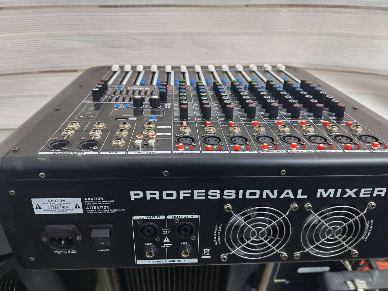 ميكسر ياماها باور ٨ خط ٩٩ ايكو سعر ٢٣٠ الف دينار دبل فان مستغدم قليل
*********** واتساب توصل عندی جميع محافظة عراق
