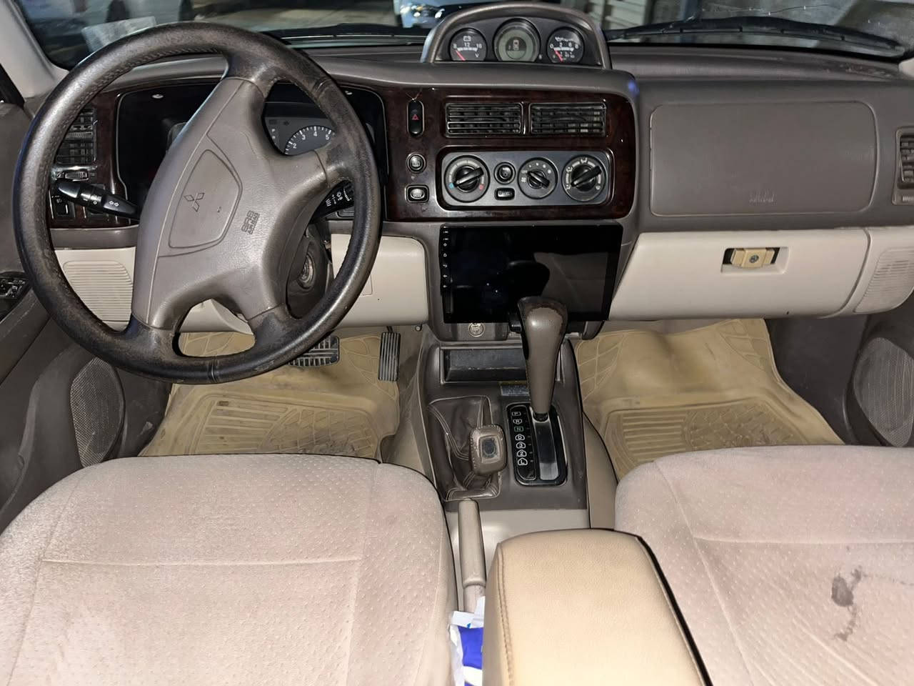 ميتسوبيشي نتافيا 2008 خليجيه بلادية
 محرك وكير مكفولات محرك 3000
سياره نضيفه بمعنى الكلمه
نضافه من لداخل ولخارج
 ويل درايف السيارة
صدر جديد امامي وخلفي 
تبريد تدفئه
بنزات جديدة
راديتر مي اخضر اصلي
ريمونت عدد 2
سنتر لوك 
شاشة وكاميرا
رقم دولي
سياره جاهزه من كلشي 
السعر 105 وبيها مجال بسيط

للتواصل على الرقم 
***********

ممتواجد على الفيس
