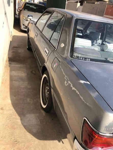 سلام عليكم سياره سيدان موديل ٩٠ محور رقم بغداد ومكان سياره بغداد مابيه صبغ ماعدا الرباع مابيه ضربه مكفوله من الگص ونقل الجثه گير واكسل جدد قبل اسبوع من شادهن المكينه بالمسافات البعيده بس تنقص قليل تبريد وتدفئيه شغالات تخم تاير جديد 
اسف عن الاطاله وتحياتي ***********/ ***********
سعرها ٧٠وبيه مجال
