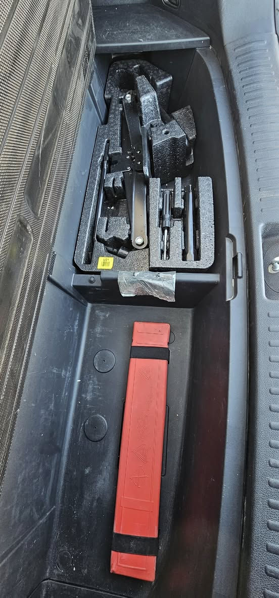 سورنتو موديل  ٢٠ رقم بغداد سنويه باسمي سنويه جديده سياره فول مواصفات عدا الفوريل  سياره كفاله عامه من ضربه وصبغ وتبديل سونار مصفر ماشيه فوك ١٠٠ السياره جديده بمعنى الكلمه احلى من الصور السعر ٢٦٠ قفل العنوان ديالى منطقه دوخله رقم الهاتف ***********
