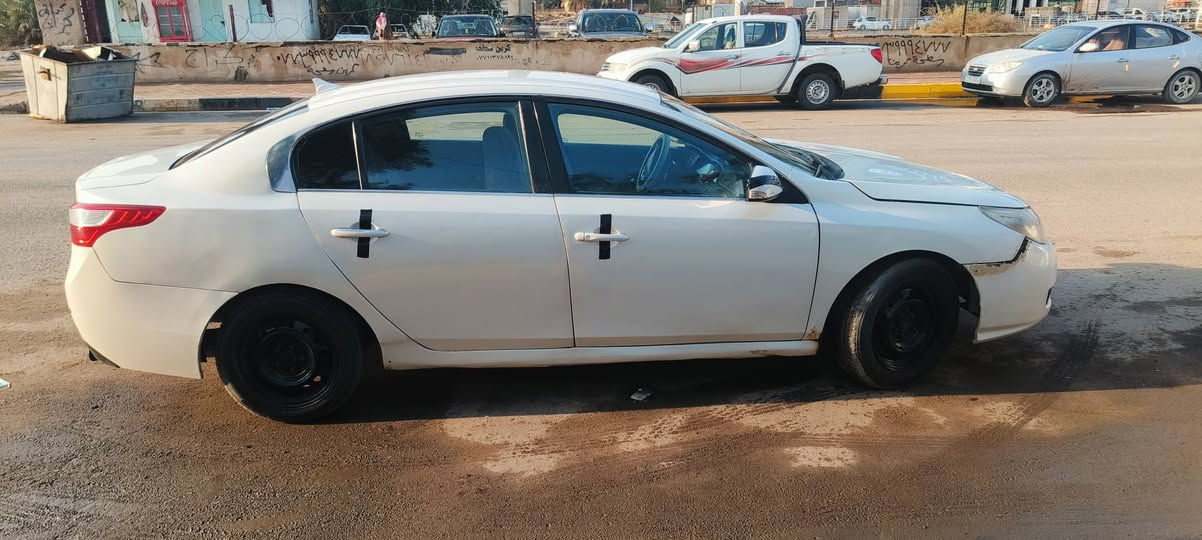 السلام عليكم سياره رينو سافران 2011 اصوليه مراوس او بيع حسب الرغبه اريد سياره عاليه السعر 65 البصره القبله ***********
