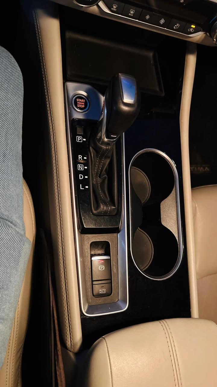 السلام عليكم ورحمة الله وبركاته
من رخصة الادمن
نيسان ألتيما SL فول

 موديل / 2022 وارد أمريكي 

️  مواصفات SL اعلى فئة / دواخل أوف وايت مميز

 ماشي : 49 الف mil ميل  

محرك ٤ سلندر/ 2.500 

رقم اربيل مميز 

تحويل او وكالة 

بأسم شركة 

الضرر / حافة البنيد + جاملغ أمامي جهة السايق بدون دواخل موضح بالصور 
صبغ البنيد + الجاملغ 

ايرباك دركة ستيرن 

تصليح بسيط بارد في الجاملغ الأيمن 10 سم  

كير محرك مكفولات 

السعر 158 وبيها  مجال بسيط حك الجية 
للأستفسار / ***********
