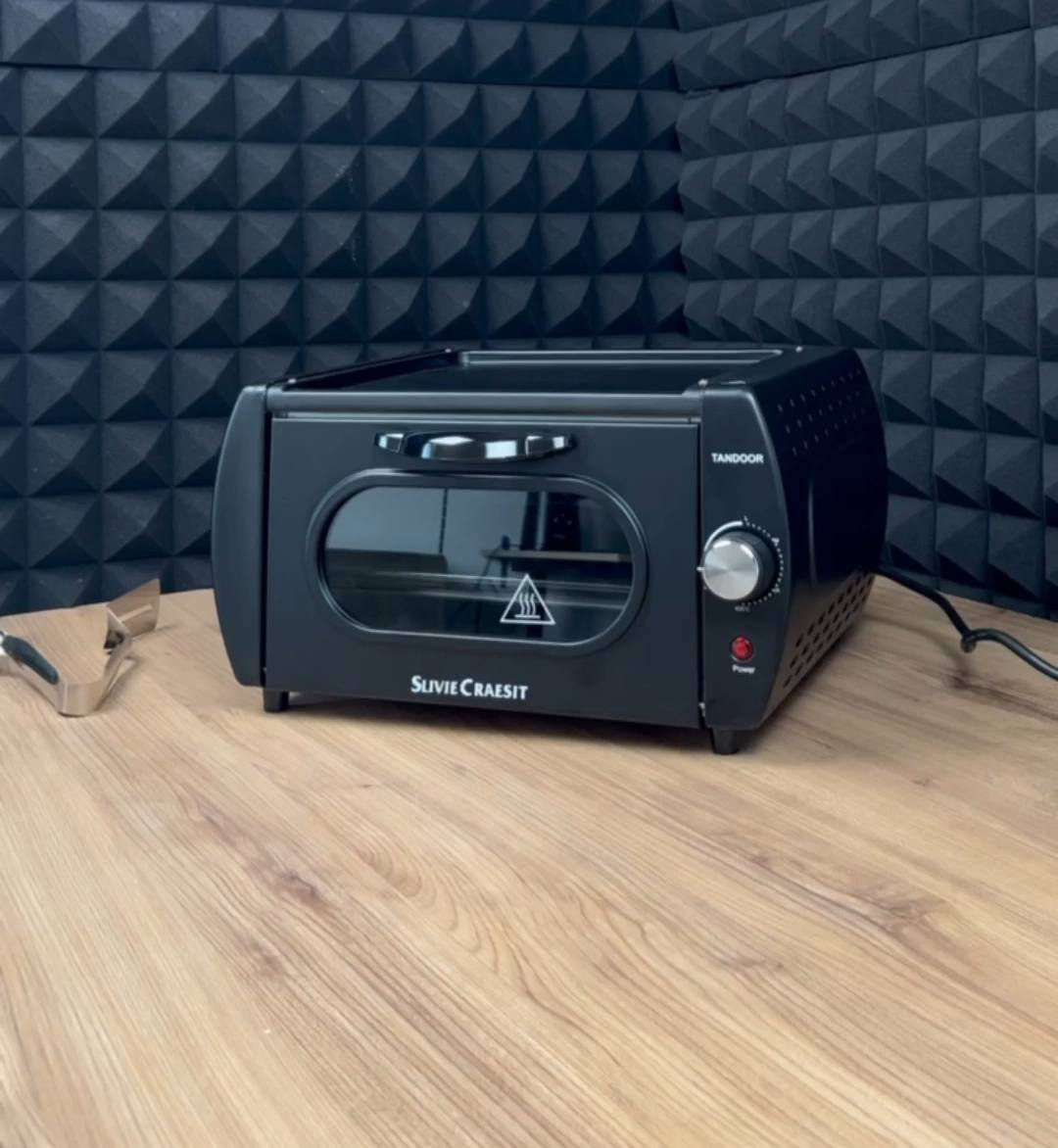 فرن تندوري ماركة سلفر كرست
قدرة كهربائية عالية: 2100 واط لتسخين سريع وأداء قوي.
3 مستويات حرارة: منخفض (L) – متوسط (M) – عالي (H).
باب أمامي زجاجي مقاوم للحرارة مع مقبض آمن.
هيكل معدني متين مع فتحات تهوية جانبية..
قاعدة ثابتة مضادة للانزلاق.
ملاحظات/ 
قياس المنتج: طول 40 × عرض 30 × ارتفاع 22 سم.
يُترك مسافة لا تقل عن 10 سم حول الجهاز أثناء التشغيل للتهوية.
يجب فصل الجهاز عن الكهرباء وتركه يبرد قبل التنظيف.

✅ لتفاصيل أكثر ولمشاهدة فيديو توضيحي راسل الصفحة أو الواتساب...

متوفر توصيل لكافة محافظات العراق 🚚 
للحجز والاستفسار مراسلة الصفحة 📩 
أو المراسلة على الواتساب على الرقم ***********
