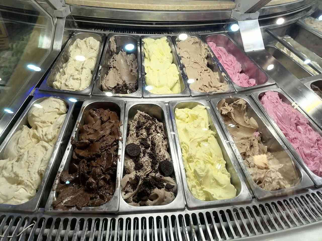 عارضه ايس كريم ايطاليه ٢٢ بلانك
كل خانه ١١ بلانك كما موضح بالصور
ماطورين ثري فيز تبريد هواء للاستفسار الاتصال على الرقم
*********** الديوانيه
