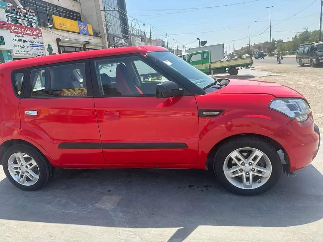 السلام عليكم 
صول للبيع 
خليجي 2009 فول مواصفات جلد تحكم فتحه سقف
محرك 1600
رقم ديالى دولي 
باسمي تحويل مباشر 
السعر 70 ورقه بيه مجال
السياره صبغ عام 
 للإستفسار الاتصال ع الرقم 
***********
مكان الصويره ناحيه سيد الشهداء 
مزرعة الصويره طريق بغداد
