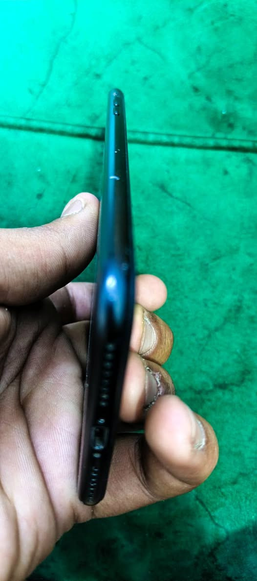 السلام عليكم
. ايفون سفن بلاص جهاز فقط باطريه مبدله والشاشه ما تلمس ماشر عليهة والله العضيم اشتريته ب40 شتنطيني علي انعمله وجهاز صوته وكلشي شغال يعني ع الفحص 
الرقم ؛ ***********
بغداد مدنه الصدر الحبيبيه
