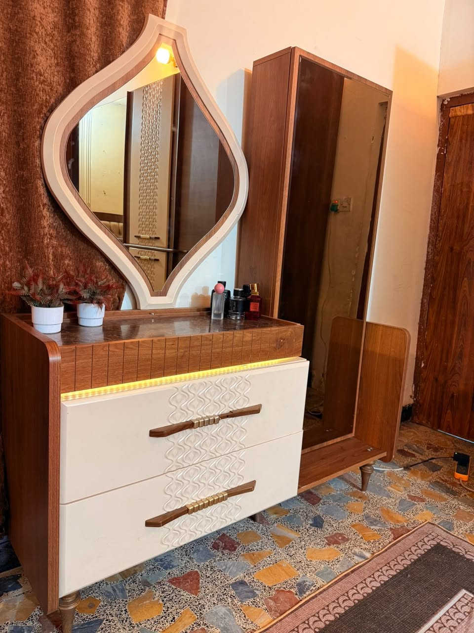 غرفة تركيا نضيفة جداً 10قطع كلها انارة وهايدروليك والسرير مخزن وعرض الكنتور 3امتار و20 مكاني بغداد للأستفسار        

0778 233 2400
