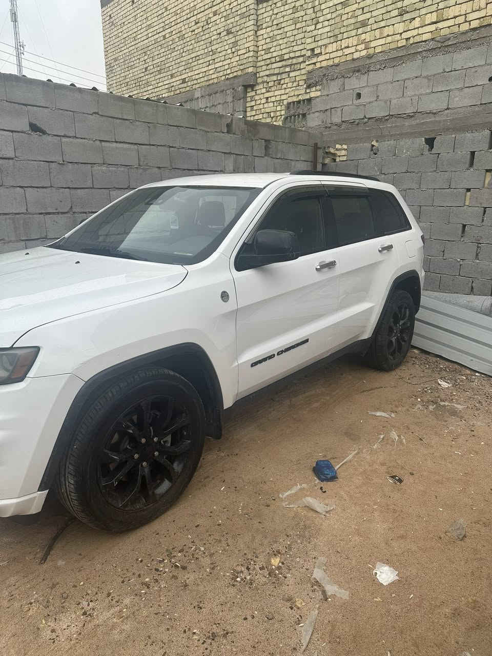 جيب كراند شيروكي مديل 2018 وارد امريكي كفاله كير محرك حداده اماميه وخلفيه جنطه كهرباء تشغيل عن بعد توقف ذاتي بريك طوارئ حساسات خلفيه ومبدل بساتم 2014 يعني انسى لدوانز الضرر جاملق الخلفي مصبوغ رقم بصره مميز  السعر 225 وبيها مجال قليل***********
