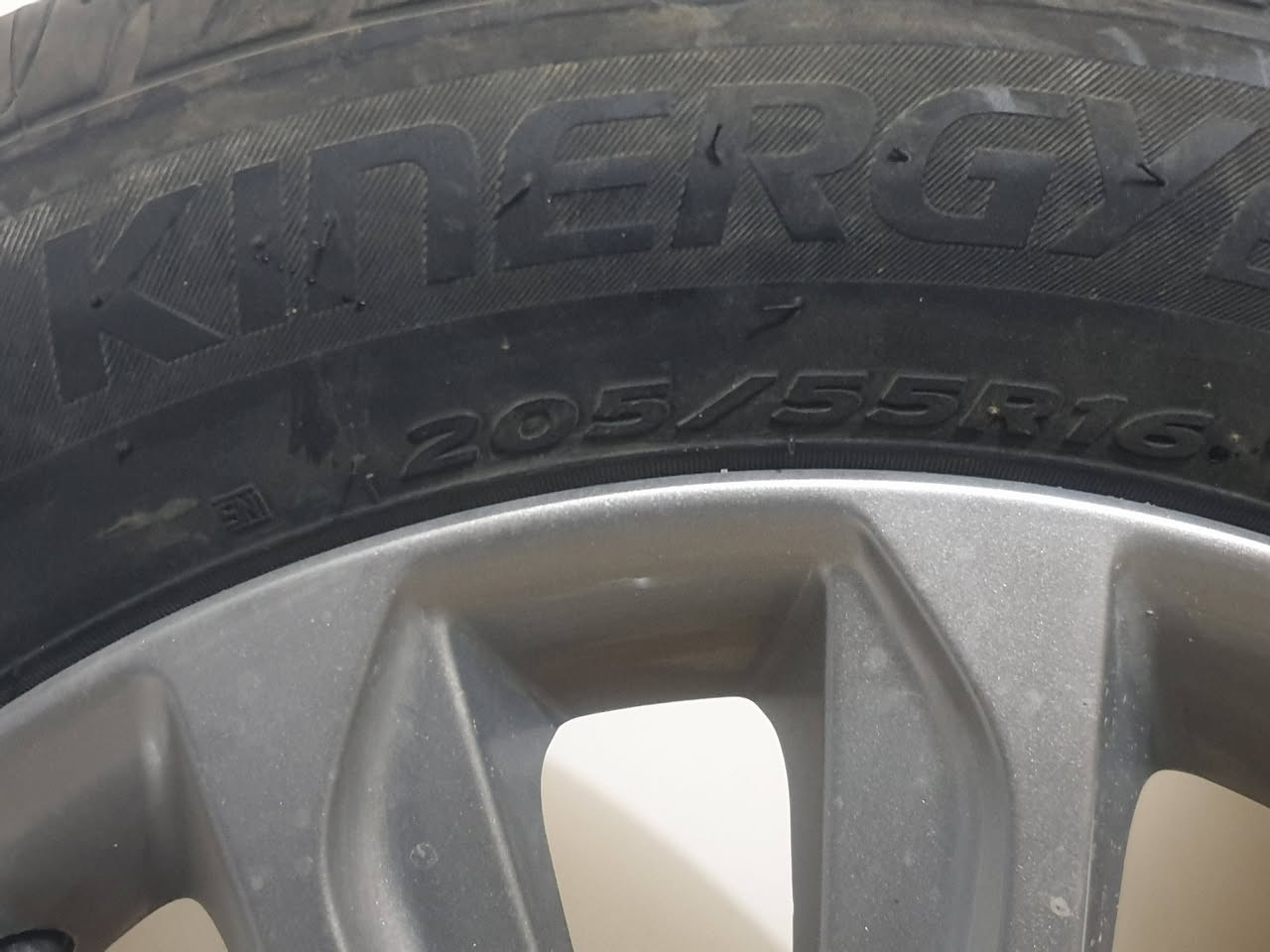 السلام عليكم
وينهم جماعة المقدس وسبير منازل
جبتلكم سبير النترا 2016  تاير هونكوك ب ترابه ما مشتم الهوه 
زيروو لووك جديد شركه مكانه كربلاء
السعر 100$
***********
