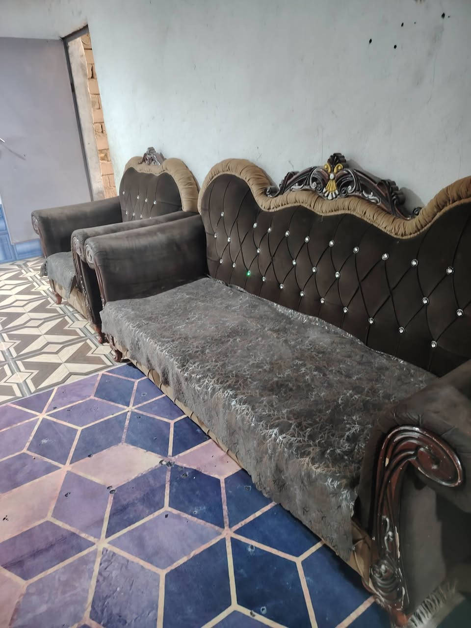 قنفات عدد 5 قطع
السعر 200الف متواجد ع فيس


**إذا كنت صاحب هذا الإعلان وتريد حذفه لأي سبب، رجاءا أرسل رسالة إلى الدعم الفني**