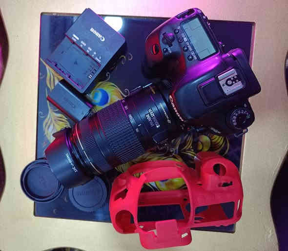 كانون 7D mark ii
نضاف 95% موضح كلشي ب صور 
ملحقات كامله جنطه او شاحنه او بطاريه 
وياه عدسه رياضيه 70-300 الترى سونك رنك ذهبي ستبلايزر 
مكاني كربلاء  توصيل متوفر 
واتساب ***********

