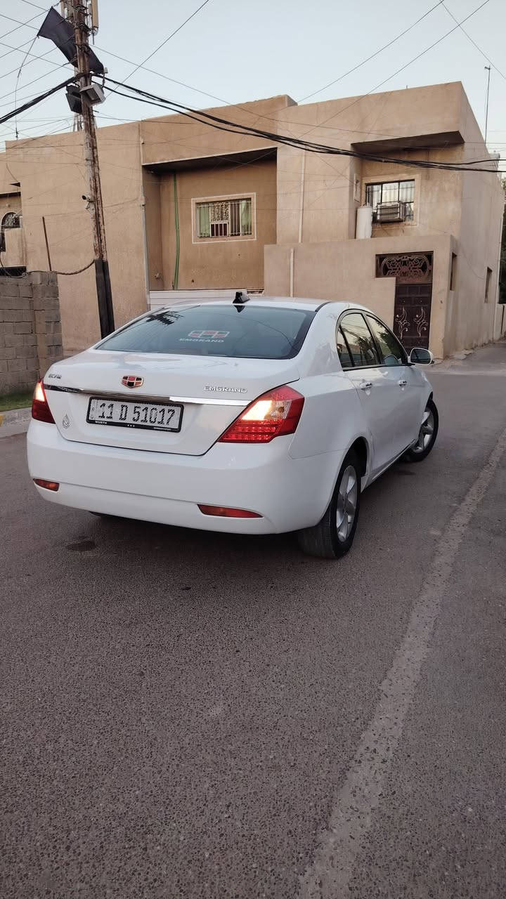 ام كراند C7 موديل 2011 رقم بغداد بسمي السيارة محرك وكير وتبريد وكهربأئيات كلها على وضع الشركة ماشية 121 محرك وكير ممفتوحات سبير وعدة الشركة بيها مكفولة من الضربة القوية فقط بيها رشات صبغ بسيطة أثر شخوط وطخات بسيطة جداََ اني ابيع مصبوغة حتا لا اتعبك ولا اتعبني السعر 58 وبيها مجال شي بسيط للشراي وبالخير عالياخذها ان شاء الله مكاني بغداد الاتصال على ***********
