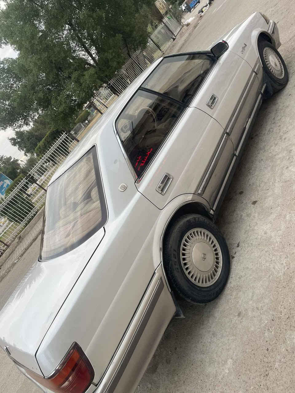 السلام عليكم هارتوب موديل ٩٠ رقم بغداد انكليزي باسمي كير مكينه مكفوله صدر جديد مكفوله من ضربه وصبغ والكص بيه جراد خفيف ب قماره تخم تاير سياره نضيفه وجاهزه  داخله نضيف جدا مكان سياره بغداد السعر ٥٥ بيه مجال بصيط الاتصال ***********
