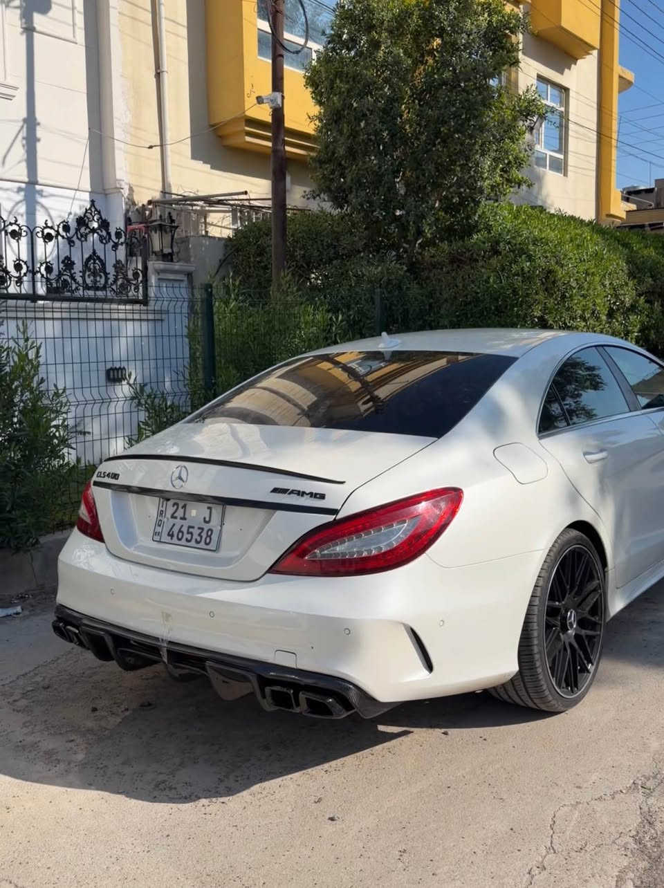 V6 3.0 biturbo 
خەلیجی صفری ئێرەیە BCM تەنها ٤٥ میل 🔥
رۆیشتووە 

فوولە قەپات مواسەفات 

سەقف رۆلس رۆیس alcantara دانراوە بۆی
Carbon fiber diffuser 
AMG wheels
AMG گزۆز

*********** أربيل, العراق
