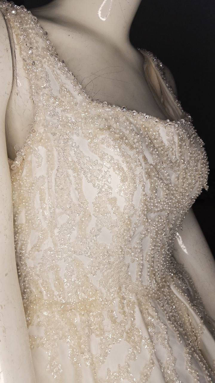 للبيع بدلة زفاف من تصميم المصمم احمد البديري 
اشتريتها ب٥٥٠
ابيعها ب٣٠٠
للطلب المراسلة خاص


**إذا كنت صاحب هذا الإعلان وتريد حذفه لأي سبب، رجاءا أرسل رسالة إلى الدعم الفني**