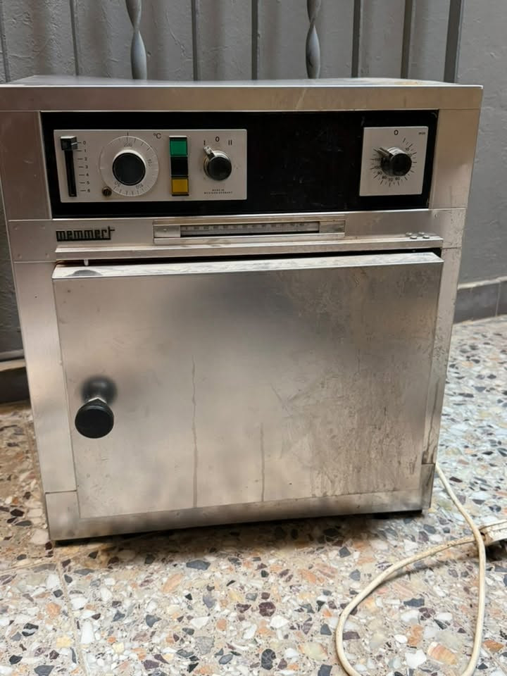 اغراض مختبر للبيع  قيمها واخذ للتواصل ***********
