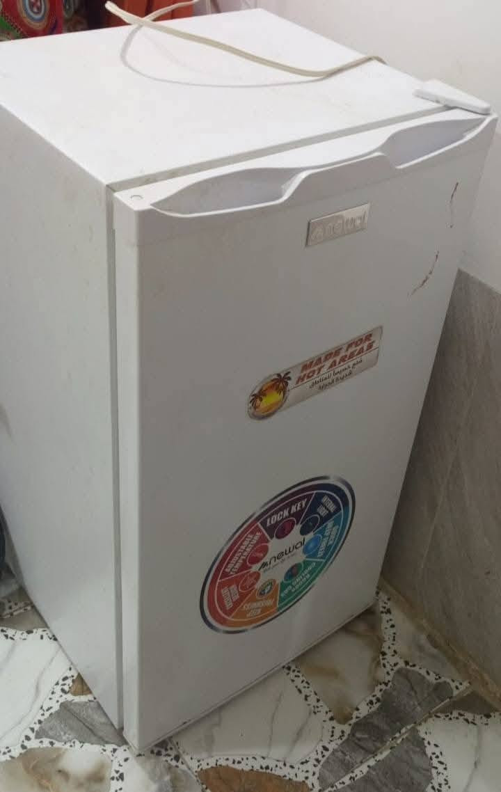 ثلاجه جديدة استخدام قليل. للبيع. لسعر 100وبيهة مجال


**إذا كنت صاحب هذا الإعلان وتريد حذفه لأي سبب، رجاءا أرسل رسالة إلى الدعم الفني**