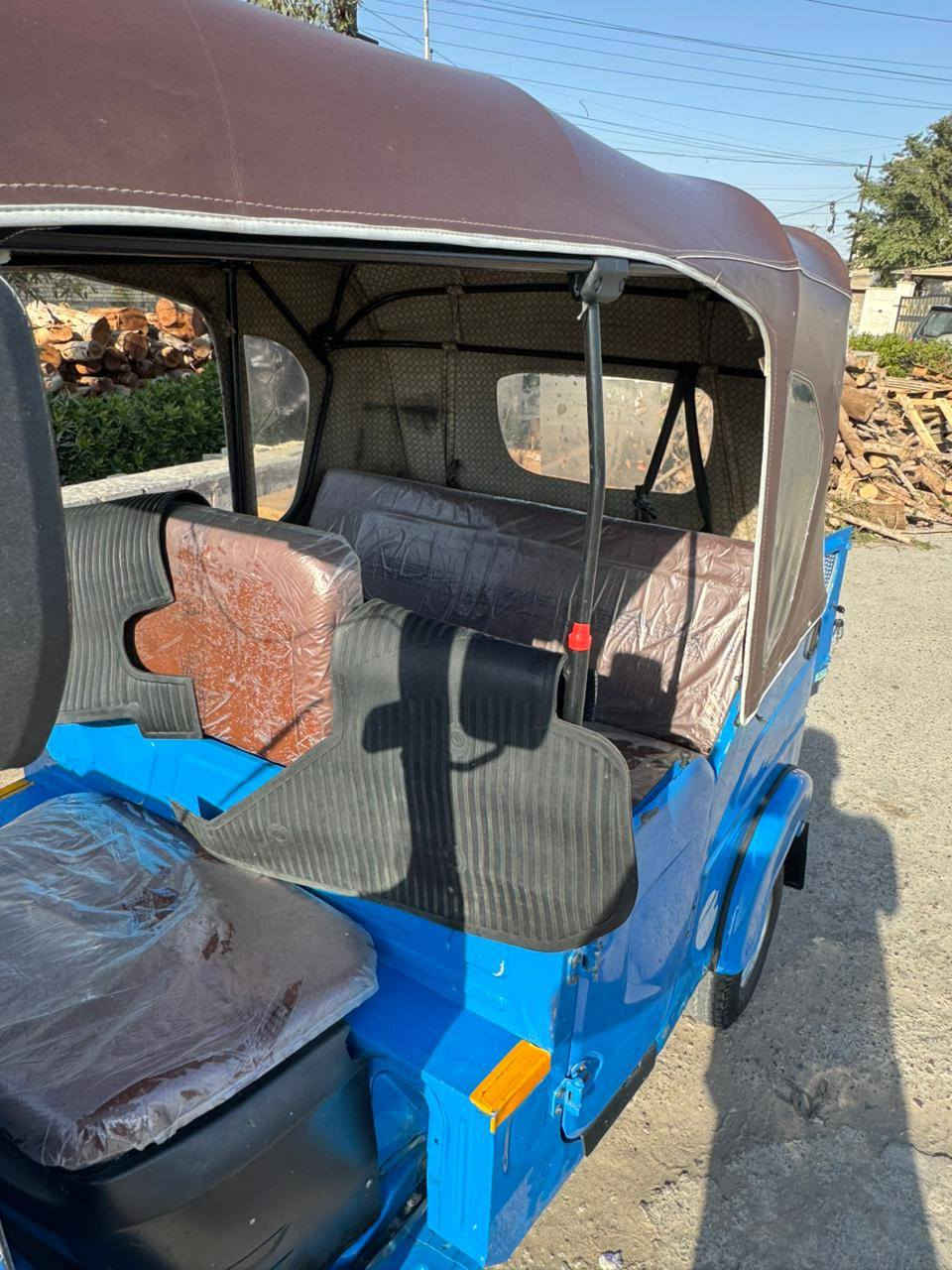 السلام عليكم تكتك زركه موديل 2022 مرقم للبيع
بيها ضربه لغد وصفحه.. مكينه مكفوله 
العنوان:بغداد جسر ديالى القديم  
السعر 8 مليون بيها مجال
رقم الهاتف ***********
