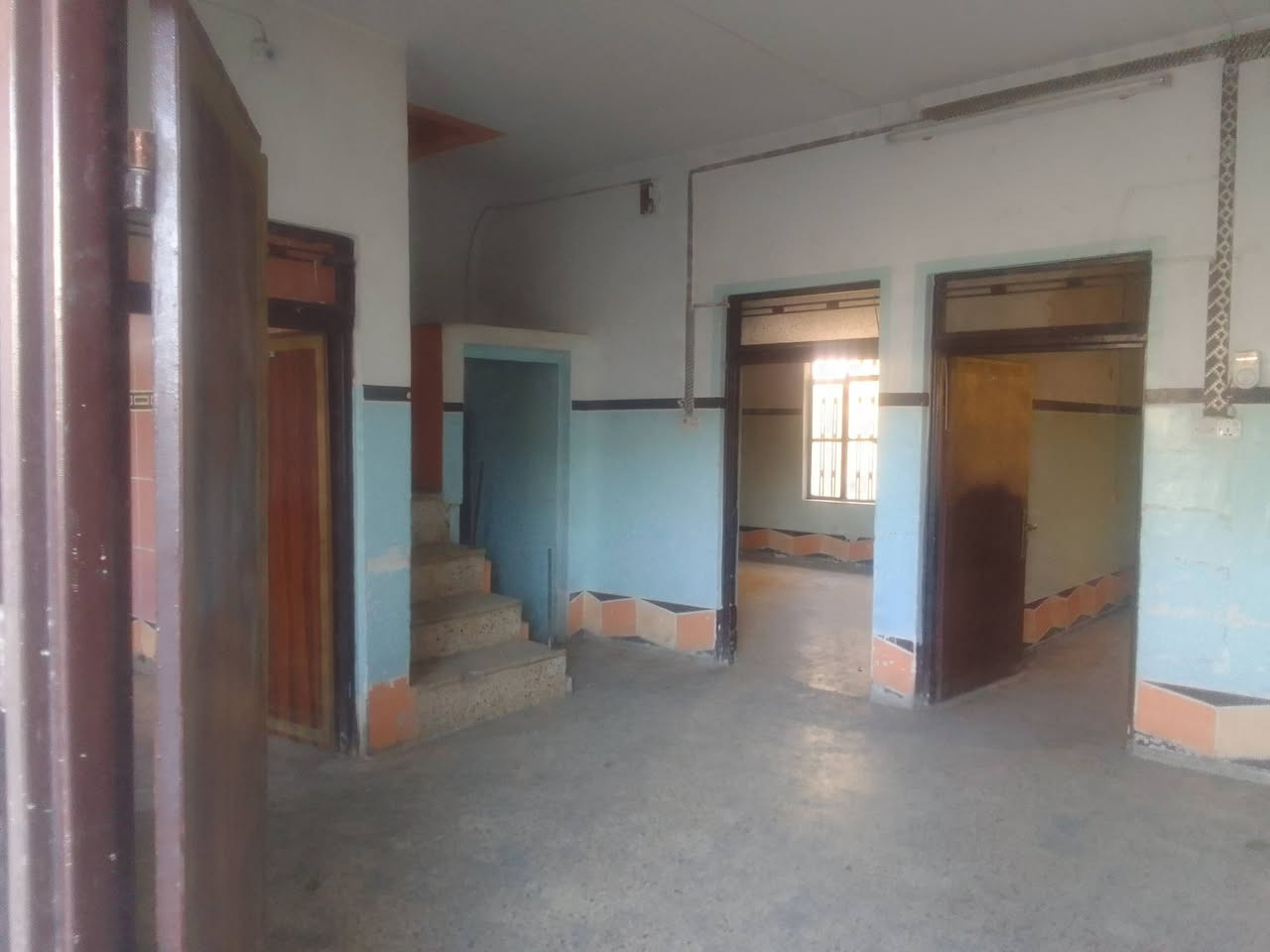 بيت للبيع بيت طابقين منطقه حي وحد يم مدرسه تقدام بيت ٧غرفه نوم سند طابو صافي سعر ١٢٠مليون ***********
