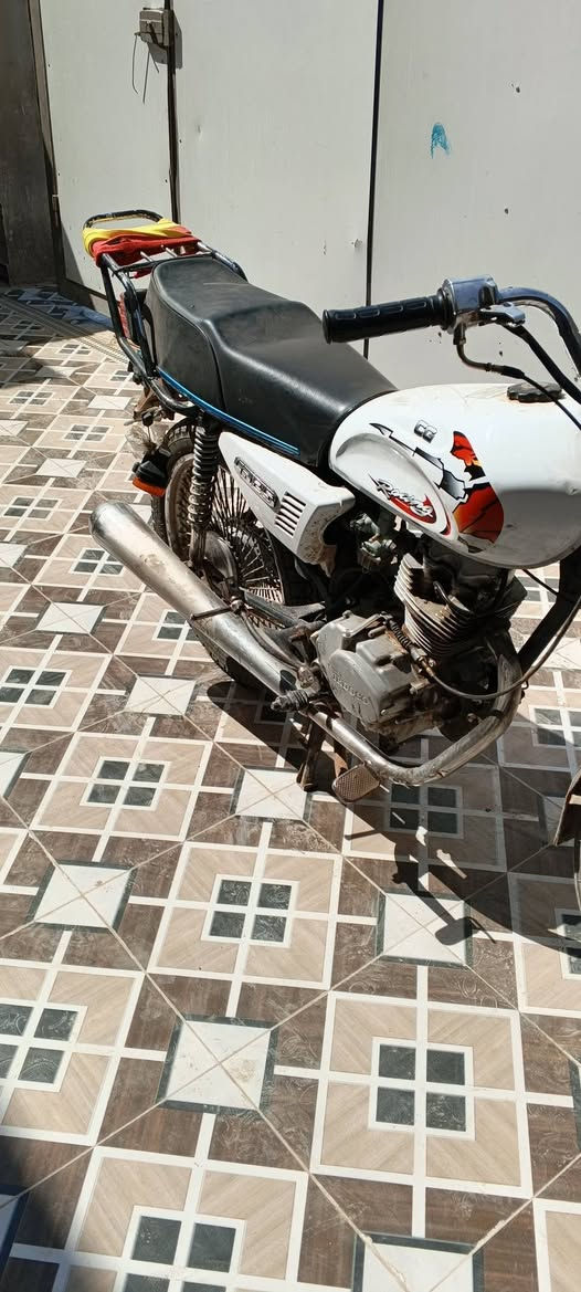 سلام عليكم دراجه ارشه 2018للبيع كلك مكفوله من للسرقه السعر 300 وبيهه مجال حك الجيه هذه رقمي ***********
