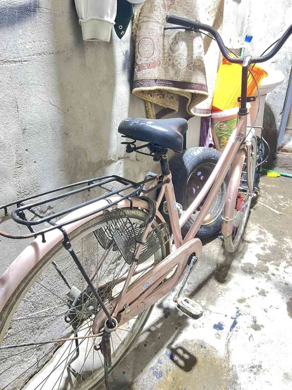 بايسكل لبيع مديل21البايسكل امانت الله نضيف بس متروك كلشي ما بيه ورادي ابيعه لان محتاج فلوس حرفين شركه مرغوبه السعر 100 قفل 🔐 ربع ما ينزل والشراي يجي واتساب ***********ارجع واكول جا محتاج اريد ابيعه مكاني بصره الجزيره شارع زين العابدين
