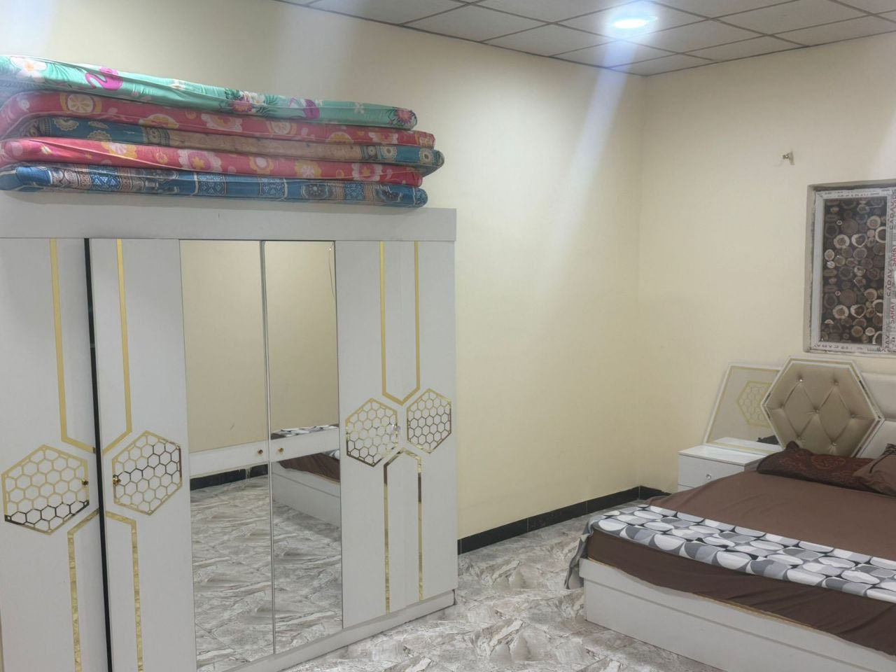 للأيجار
شقه طابق اول  بأربع شوارع تحتوي على غرفتين واستقبال ومطبخ وصحيات سعر الأيجار 500 قفل
07738للأيجار 
 شقه طابق اول  بأربع شوارع تحتوي على غرفتين واستقبال ومطبخ وصحيات سعر الأيجار 500 قفل تواصل مع  الرقم واتساب ***********
