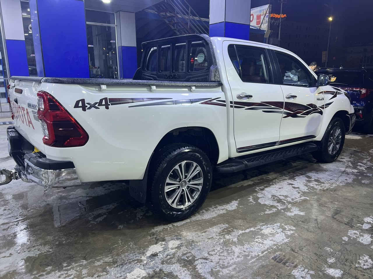 السلام عليكم للبيع تيوتا هايلوكس سعودي موديل 2022 ماشيه 45 الف فقط سونار صفر السياره كفاله عامه وكاله سيد نهرو رقم اربيل سنويه لل 2028 السعر 325 مكان السياره بعقوبة للستفسار 
***********
