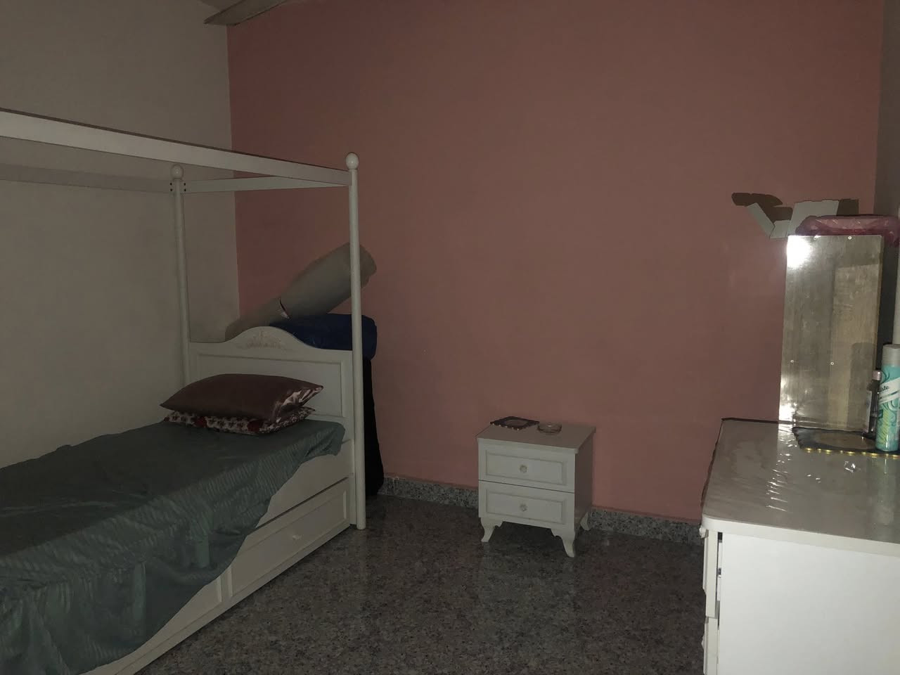 دار للبيع المساحة ٦٠ متر متكون من ثلاثة غرف نوم الدار نظيف جدا حمامين ومطبخ تركي قرب الفرج راغبة خاتون للاستثمار او سكن جيب غراضك وكلشي جاهز ونظيف السعر ٢٦٠ مليون للاستفسار ***********
