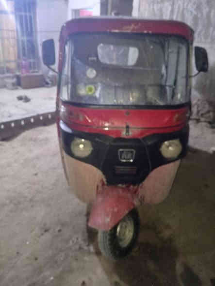 السلام عليكم تكتك 18  محرك 19 اوراق مصطفى السعر 3300 وبيها مجال قليل كربلاء الحر وهذه الرقم التواصل ***********
