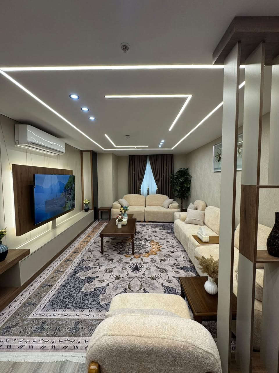 للإيجار أو للبيع
-شقة مؤثثة vip
-زيرو

في أربيل
مجمع لايف تاورز

 مساحة 170م

يتكون من
- غرف نوم 4
-صالة 
- صحيات 2
- مطبخ
- طابق 8
- واجهة خارجي 
- 
- ⁠للأستفسار أكثر يمكنكم التواصل معنا عبر الواتس آب 
- ***********
- ⁠***********
