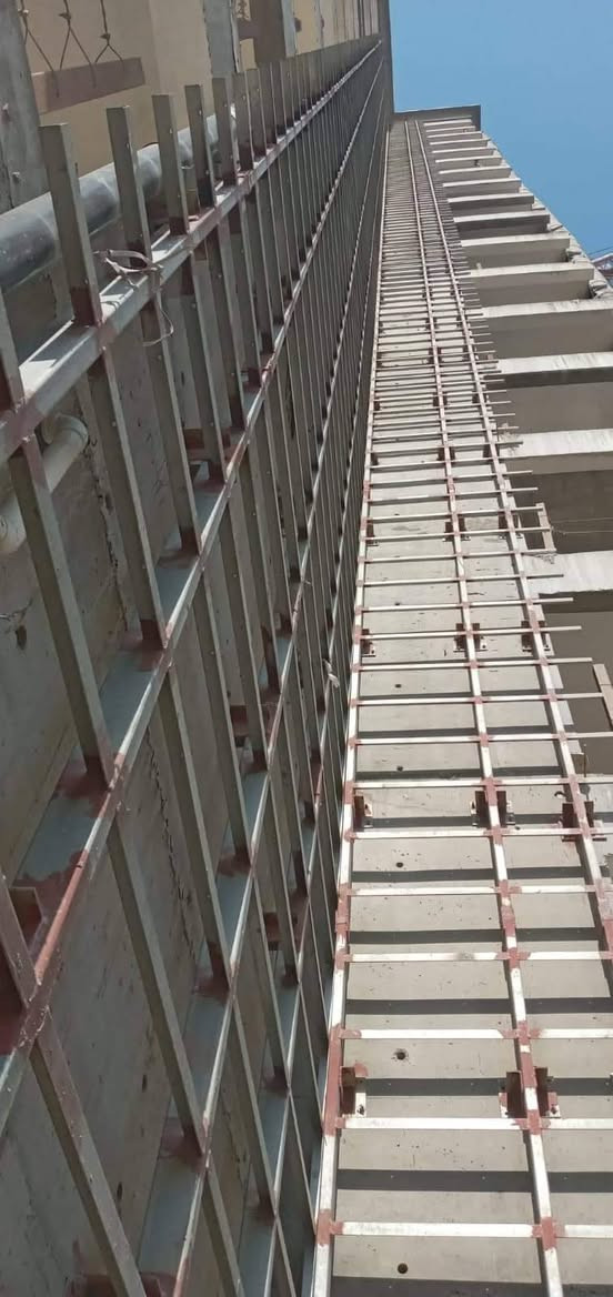 إلى جميع الشركات وأصحاب المولات والمستشفيات ومجموعة السكنية يتوفر لدينا فريق ومعدات اختصاص في تغليف الوجهات البنايات لطلب والاستفسار التواصل على الواتس ***********
