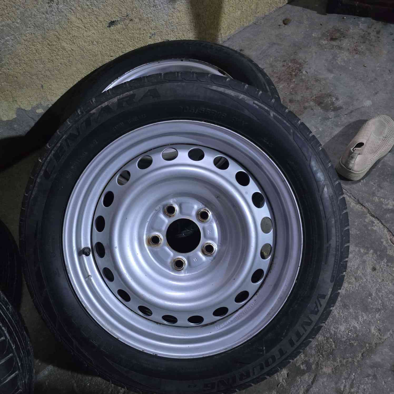 تخم تاير اخو الجديد ورنكات حجم. 16 جدد السعر 225 العنوان البصره الحيانيه ***********
