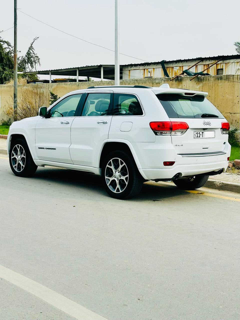 السلام عليكم للبيع
جيب  JEEP 🇺🇸🏁
جيب خليجي اوفرلاند اصل 

الموديل :2019 
المحرك :   V6 . 3.600
العداد : (70 الف).
اللون :ابيض ثلجي ☁️
نضام الدفع فور ويل 4/4 ماوس  

(الموصفات )
معروفة موصفات اوفرلاند 
فول موصفات 1/1 
مري  شفط واشارة 
مري قلاب ويه ال R
يدات ستيل اصل 
الداخل صاج ملكي   
جنطه كهربائي شفط 
دبل كزوز خلفي 
حساسات اماميه + خلفية 
سستم صوت 12 سماعة 
*دمام خلفي 
*جكات تصعد وتنزل 
*نضام صوت Alpine                                 
*فتحت سقف بانراما  ☀️
* لايت امامي خلفي LED . ⚡️
* كاميرا خلفية . 📷
* حساسات خلفية و امامي .
* ويل قياس 20.🛞
* مري هيتر .♨️
*نقطعة عمياء .
* تشغيل عن بعد . 
* ماوس .🖱️
*رادار خلفي 
*كشن كهرباء ⚡️
*اربع كشنات تدفئة و تبريد ☁️
* نظام خرائط GPS . 🗾
* شاشة كبيرة قياس 8.4 أنج  🖥️
* كير شفتر بالستيرن . 🏁
* اربع مودات قيادة ❄️
* مثبت سرعة . 
*مقاعد جلد لون بيجي امختم اوفرلاند 

مكفوله كفاله عامه حته الدعاميات من الحادث والصبغ   والكير والمكينه والاكسل والفورويل ممفتوح برغي بيهن السياره جديده بمعنئ الكلمة

رقم بغداد الدولي الجديد اب اسمي 

ملاحضه / بيها مكان PDR بسيط  ممبين ابد    
🔴مكان السيارة : بغداد العامرية 🔴
السعر 288 💵💵  السعر مناسب جدا بل نسبة للنضافة واسعار السوك 
للاستفسار اكثر الاتصال عل لارقام
 ***********☎️اتصال
