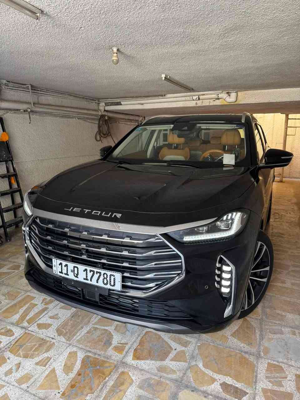 السلام عليكم للبيـع 
سيارة جيتور X70plus ((لكجري))اعلىٰ فئة  1/1 موديل2025 محرك 2000 توربو ويل 20 ماشية (18،000km)
مواصفات///

_رادار
_حساسات من جميع الاتجاهات
_كشنات كهرباء تدفئة تبريد
_5كاميرات 360
_كشنات جلد
_بانوراما
_اوتوهول
_3 شاشات
_تبريد شاشة لمس
_هاند بريك بصمة
_قطعتين تبريد
_صندوق كهرباء
_دخول ذكي
وبيها هواية مواصفات الخ
مكفولة كفالة عامة ماعدا بارد بسيط جداً بصندوق 
السعر المطلوب (27.800.000)مليون دينار عراقي 
وقابل للتفاوض ب المعقول 
موقع السيارة// بغداد شارع فلسطين 
رقم// ***********
