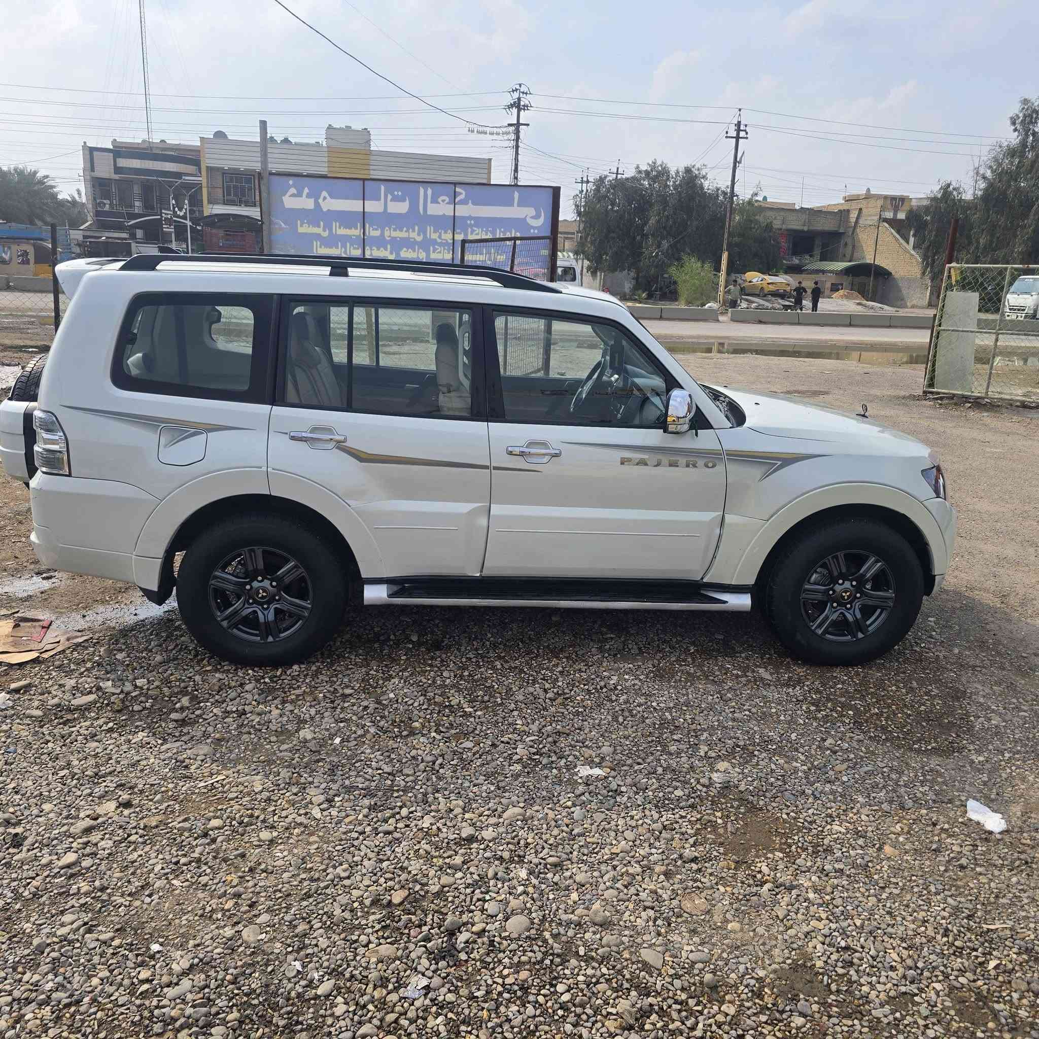 سلام عليكم سعر ب130بيع مستعجل  باجيرو حبتور اصلي فول مواصفات لخير 1/1مديل 2010رقم اربيل الدولي سنويه 30 مكينه 3800مكفوله تبريد صدر تخم تاير اكسن كله مكفول مكاني بغداد وشراي ينتصل ***********
