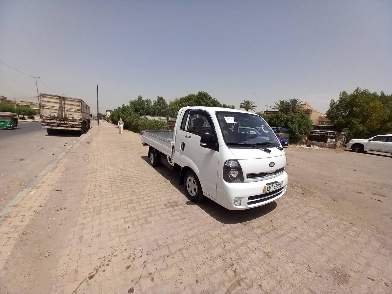 السلام عليكم سيارة كية حمل موديل 2017 مكفولة كفالة عامة لا ضربة ولا صبغ محرك 2700 رقم بغداد  مكان مدينة الصدر  رقم تلفن ***********

