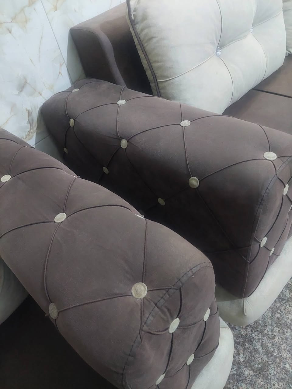 تخم 8 مقاعد نضيف جدا ب225 وبيه محال ***********
