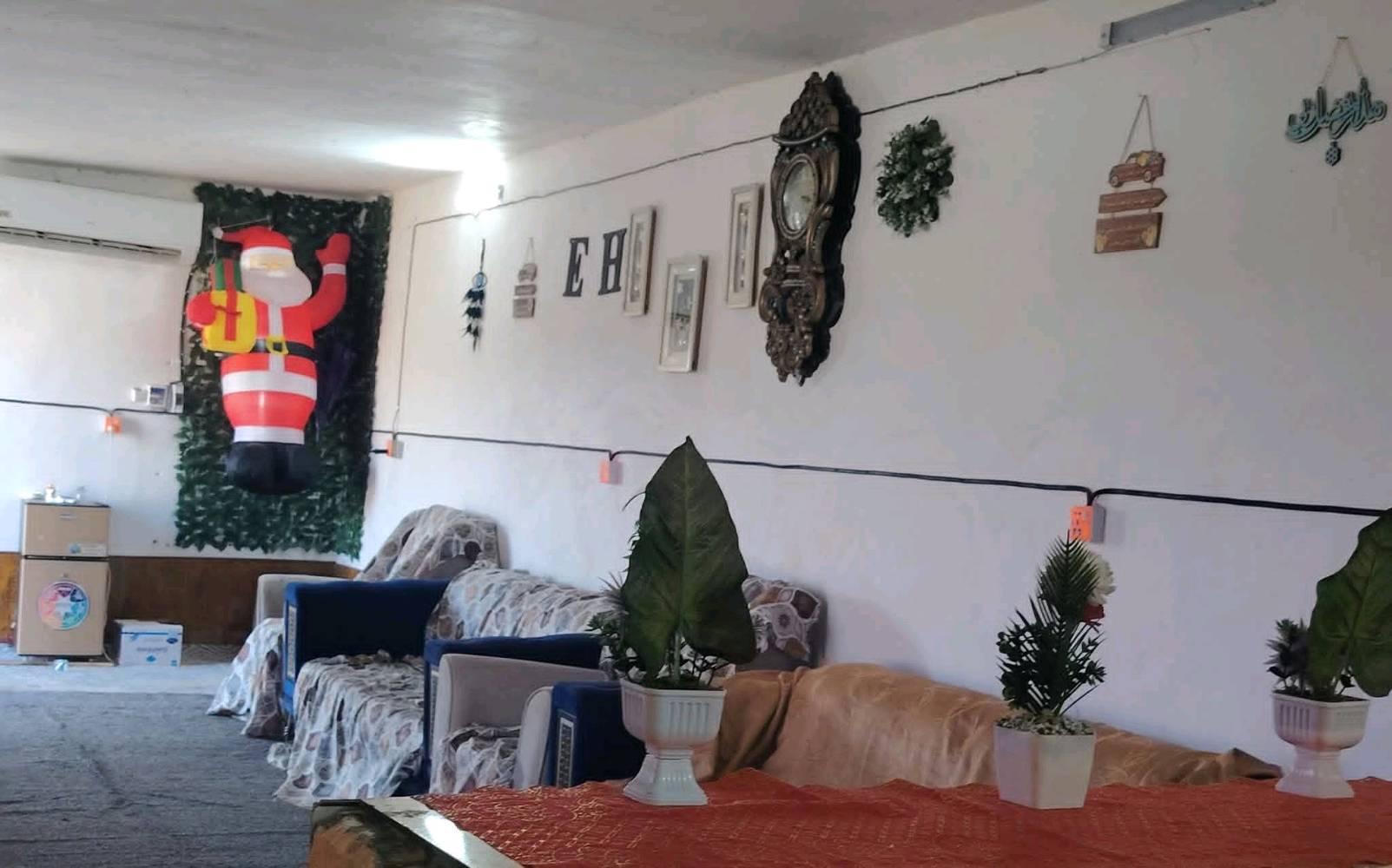 شالية للبيع اوللأيجار بمساحة 700 
سعر البيع ١٨٠ مليون قفل 
سعر اللايجار  ٥٠٠ الف الشهر  
العنوان النجف كوفه شارع الشاليهات تبعد عن جسر الامام على 6 كيلوات 
حتوي على 
غر فه 
واستقبال
 ومطبخ
 وحديقه 200 متر
 ومسبح طوله 8 امتار وعرضه 4 ور تفاعه متر ونص 
لاثاث  سبلت 
ثلاجه 
طباغ 
تخم قنفات
 زحليقة اطفال 
ومر اجیح
و الكهرباء مستمرا على مدار 24 ساعه 
ايجارها ٥٠٠الف الشهر 
للبيع ١٨٠ مليون قفل 
شاليه ماسة للعوائل
صالة 
ومطبخ 
وصحيات
 مسبح كبير 
«العاب للكبار والأطفال 
كهرباء مستمرة
 יحديقة مكان
 للشواء وادواة شوي