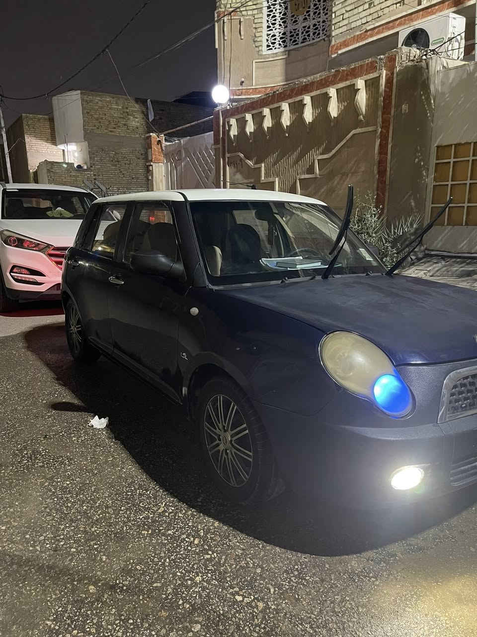 ليفان 2013 نيلي 
مكفوله من الضربه 
عدا خياسات ومعمره بلدواير الخلفيه شي بسيط
محرك وگير وكلچ بحاله جيده جداً
تبريد جيد جداً 
كهربائيات كله شغاله 
تخم تاير وباتري جديد 
السنويه ساقطه وراعيه بابل 
السعر 42وبيها مجال
***********واتساب
