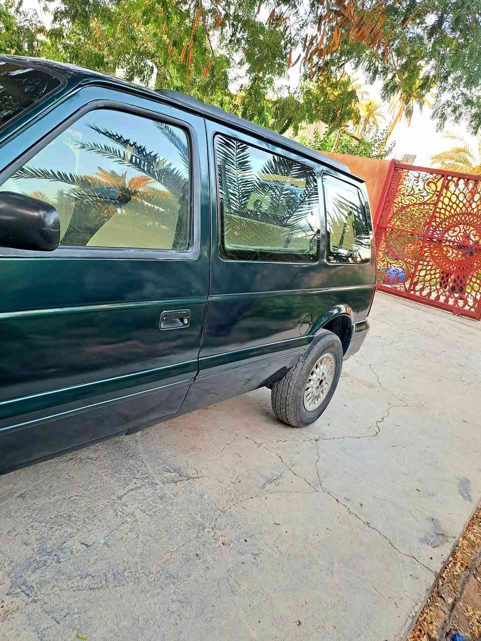 دوج كرايسلر ٧ راكب مديل 95 رقم بغداد انكليزي  بأسمي تحويل ثاني يوم كير ومكينة كامري ياباني تحوير درجة اولى حداديه جديده كهربائيات عامه شغاله غرفتها نضيفه تخم تايرجديد مسجلها شاشه كامره بلوتوث كشنات سياحي سياره حلوه سياقتها وناعمه مال بيت سعرها جدا مناسب للمشتري  ٣٩ وبلاش
وبي مجال قليل  مكاني كربلاء الحسينية 
***********
