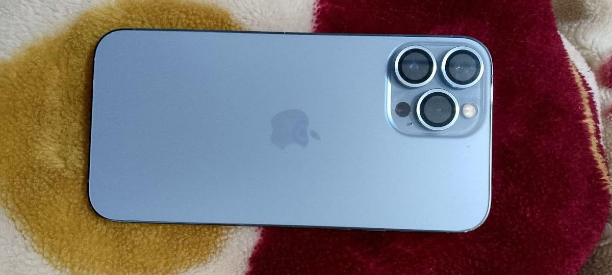 السلام عليكم ايفون ١٣ برو ماكس للبيع بطاريه ٩٥معلايه نضافه الجهاز كدامك تواصل خاص موجود على فيس واتساب 0776 650 2597
