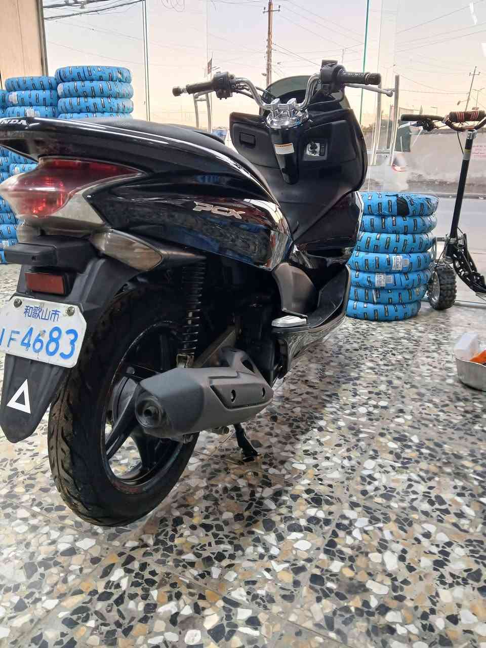 PCXجيل اول كفاله عامه حجم المحرك 125 مكاني حي اور سعره مليون و500 ***********
